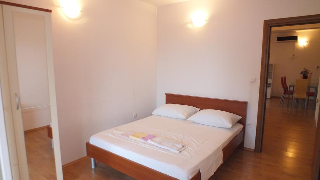 Apartment Perica Omis Exterior photo