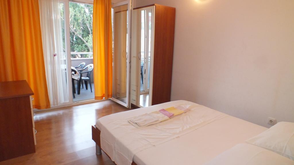 Apartment Perica Omis Exterior photo