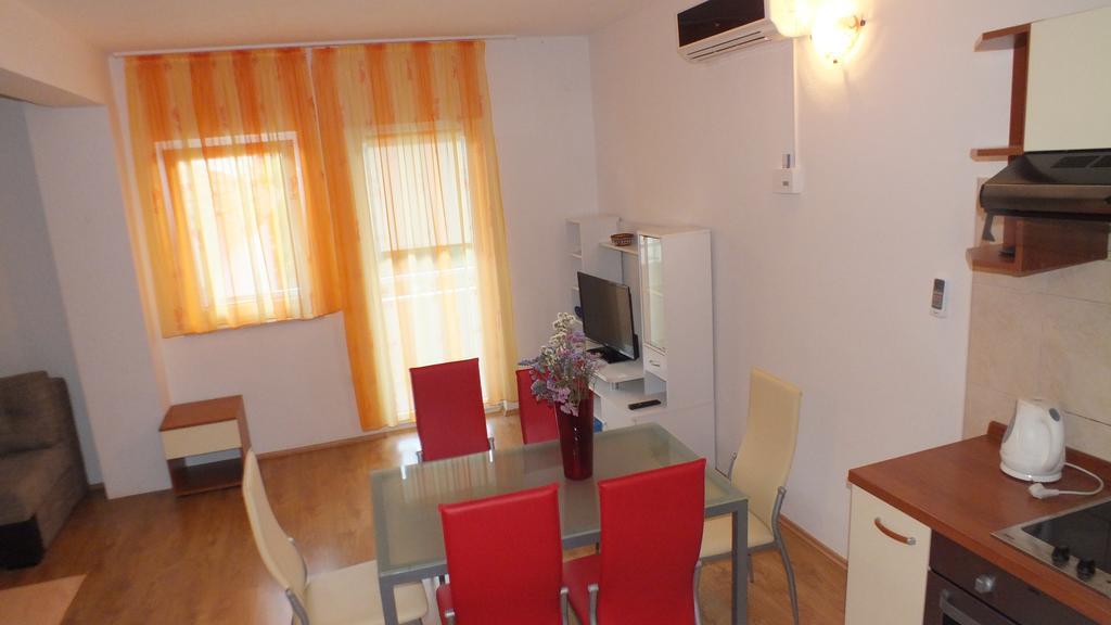 Apartment Perica Omis Exterior photo
