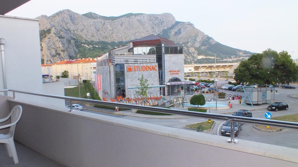 Apartment Perica Omis Exterior photo