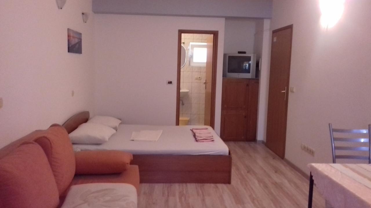 Apartment Perica Omis Exterior photo