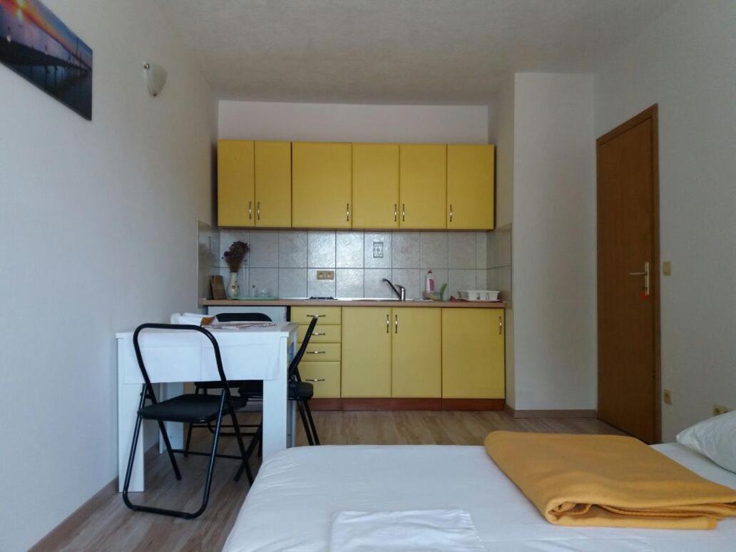 Apartment Perica Omis Exterior photo
