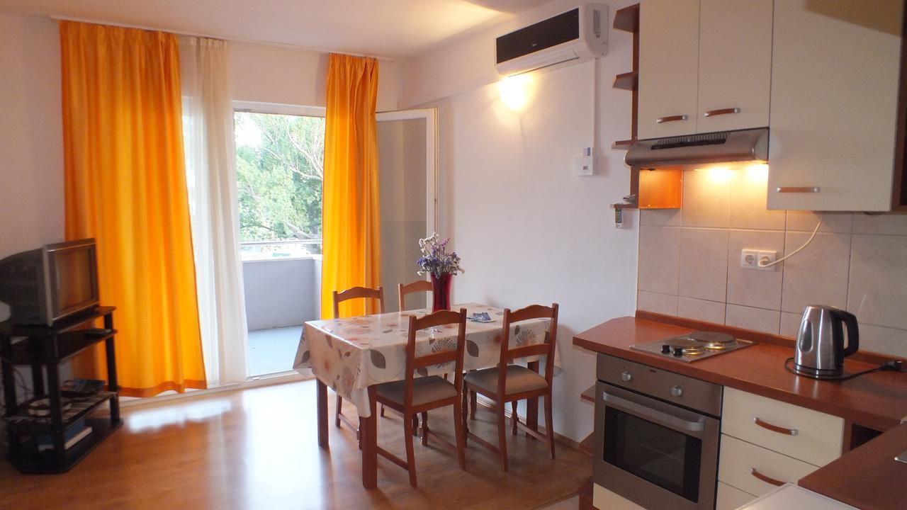 Apartment Perica Omis Exterior photo